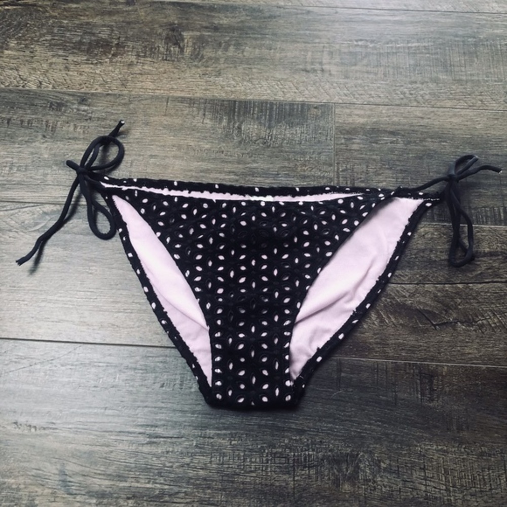 L.O.L.A. Purple & Black Bikini Bottoms Swim Suit ((size Large))